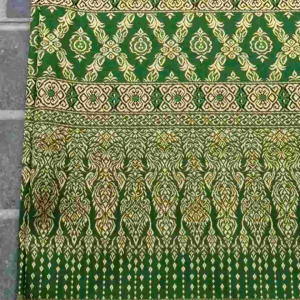 ผ้าไหมเทียมลายสับปะรด 1  สีเขียวเข้ม ผ้าไหมสังเคราะห์ ผ้าไหมทอเครื่อง ผ้าไหว้ ผ้าของชำร่วย ผ้าตัดผ้าถุง ผ้าซิ่น ขนาด 2 หลา ประมาณ 100*180 cm