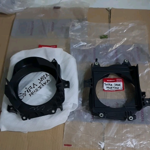 Dudukan Cover Radiator PCX 160 & Vario 160: Aksesoris Motor ADV 160 & Stylo 160