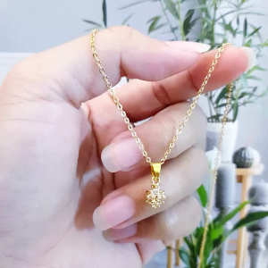 Kalung Xuping Bola Kristal: Desain Elegan & Unik