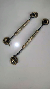 Hak Angin Jendela Kuningan Solid Motif Ukir Antik 1 pcs