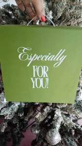 Green gift box with white handle and text "Especially FOR YOU!" on front. Suitable for presenting gifts.