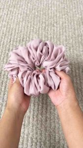 Scrunchie Ikat Rambut Cepol Hijab: Gaya Modern & Aksesoris Praktis