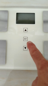 Cân điện tử theo dõi sức khỏe IRIS OHYAMA model IMA-001 hàng si Nhật bãi