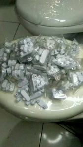 Karet bantalan tutup closet duduk Karet ganjel cover toilet Karet peredam tutup closet model toto