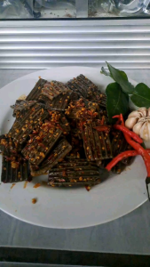 Kerupuk Jengkol atau Asbes kemasan Pouch pedas daun jeruk Cikruh enak gurih bumbu melimpah