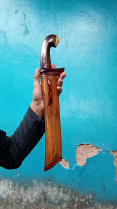 Golok Kerja Serbaguna & Kopak Rawaing Baja: Alat Tebang Kayu Bambu Khas Cibatu