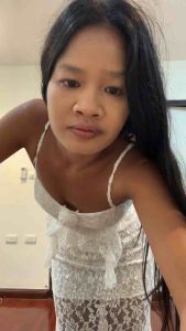 ชุดเดรสสายเดี่ยวลายลูกไม้