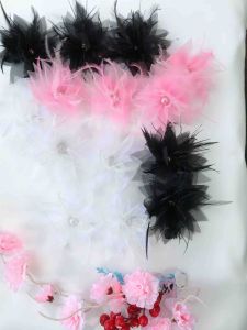 Hoa voan cài áo Trâm cài áo hoa voan kết hợp lông đà điểu phong cách độc lạ sang trọng quý phái