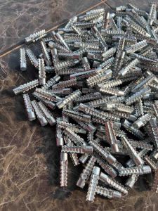 Túi 10pcs-Tắc Kê Sắt Chịu Lực Cực Tốt Không Sợ Bung Và Rơi Rớt Mọi Vật Dụng Treo Tường Sau Khi Lắp Đặt
