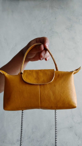 TAS SELEMPANG MINI WANITA KULIT ASLI ELEGAN WADAH HP KOSMETIK & PERALATAN WANITA..