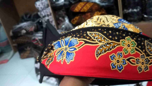 Udeng Sunda & Blangkon Jawa: Desain Ikat Kepala Tradisional