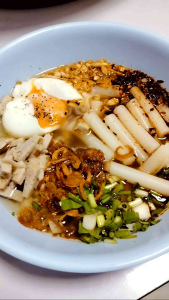 เส้นก๋วยจั๊บลาวเส้นแบนม้วน 500g (เส้นก๋วยจั๊บลาว)