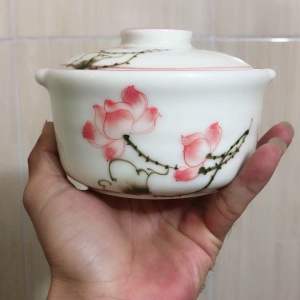 Thố sứ Hoa Sen có nắp đậy ( Âu sứ ) 350ml hoạ tiết Hoa văn sắc nét