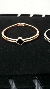 Medanbro Acc-1537: Gelang Fashion Titanium Anti Karat