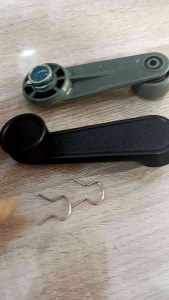 PUTARAN KACA JENDELA TOYOTA KIJANG SUPER KF40/5K ABU-ABU DAN HITAM BAHAN BESI