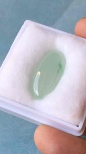 JADE  หยกแท้  18.58  กะรัต หยกแท้ สีเขียวอ่อนหวาน น่ารักสุดๆ ผิวดี เม็ดโต ทรงสวยมาก