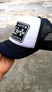 Topi Pria Jaring Lidah Pendek / Trucker Hat Black White
