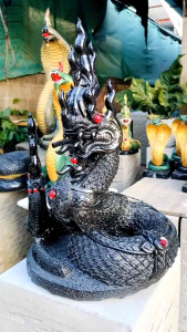 รูปปั้นพญานาคพ่นน้ำ พญานาคพ่นน้ำ พญานาคปูนปั้น พญานาคสีดำ OKD109 รุ่น WN-30 (สูง 42 ซม.)