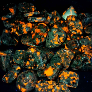 natural batu yooperlite reactive sinar UV / bongkahan batu yooperlite