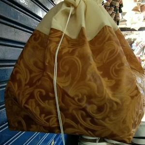 TAS SERUT EMBOSSED untuk BOX Ukuran : 22 Cm (Isi : 12 pcs/1 Lusin)