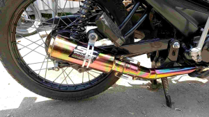 Knalpot SC Jupiter & Botol Full Bunglon: Aksesoris Motor Sport