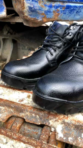 Brotherboots Sepatu Safety Ujung Besi Bahan Asli Kulit Sapi.Sepatu Safety Kerja LapangProyekBengkelDapur/Kitchen Asli Kulit 100℅