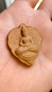 หลวงพ่อลี วัดอโศการาม พระเนื้อดินพิมพ์เก่า ทรงใบโพธิ์หลังยันต์ดวงแบบ #รับประกันพระแท้100% #รูปถ่ายจากองค์จริง #รับประกันรูปถ่ายตรงปก #พระหลักร้อยพุทธคุณหลักล้าน