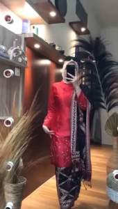 ATASAN MELAYU PAYET TULIP MERLIN