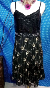 Gaun Pesta Sequin Bordir Hitam: Desain Elegan untuk Acara Penting