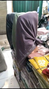 Hijab segi empat payet garis tabur sultan / Kerudung hijab payet tabur potton ruby / Jilbab segi empat