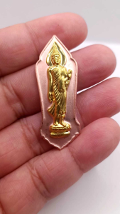 B058 จี้พระ ปางลีลา 25 พุทธศตวรรษ เนื้อชิน หน้ากาก ทอง พระพุทธชยวันตี ปี 2500 ขนาด 2.0X5.0 ซม.