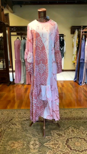 Bellina Dress by Dian Pelangi LIMITED EDITION Busana Muslim Baju Maxi Gamis Abaya Kaftan Gaun Pesta Pernikahan Kondangan Lebaran Casual Formal Wanita Hijaber Cantik Anggun Modis Simple Elegan Modern Mewah Model Korea Terbaru Motif Batik Abstrak Kekinian
