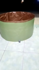 kolam ikan bentuk bulat tanpa rangka diameter 90cm dan tinggi 55cm. bahan terpal A20 paling bagus buat kolam ikan