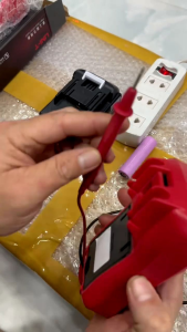 Đồng hồ đo điện UNI-T UT33D+ Được thiết kế nhỏ gọn bên ngoài bọc cao su chịu lực. Đo cực kì chính xác pin khỏe rất dễ sử dụng