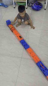 Ô tô đồ chơi hotweels xe tải 3 tầng kèm 6 xe đua nhỏ mô hình đường đua dài 1.65m gấp gọn cho bé quà tặng sinh nhật