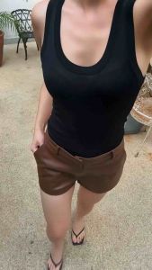 Lahv The Label - Thea Shorts กางเกงขาสั้นเอวต่ำ