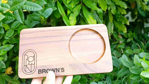 ถาดไม้ยาง-ไม้จามจุรีย์ 4.5"x8" ถาดวางแก้ว จานรองแก้วไม้ จานรองแก้วสลักชื่อ ที่รองแก้ว จานรองแก้วไม้พร้อมสลักชื่อ ถาดไม้โดยตรงจากชื่อ