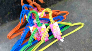 toko ibu ayi promo hemat varian 30 pcs hanger warna anti karat spesial hanger jemuran baju berkualitas