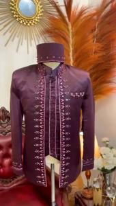 Beskap Pengantin: Pilihan Bahan & Desain Untuk Pakaian Pengantin Pria