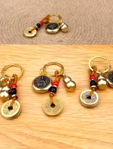 Móc khóa phong thủy 12 cung hoàng đạo xoay bầu rỗng đồng ngũ hoàng bằng đồng thau