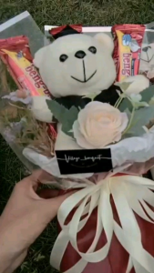 BUKET WISUDA/BUKET GRADUATION/BUKET BONEKA WISUDA/BUKET CANTIK