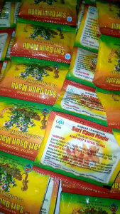 SARI DAUN MADU KAPSUL ORIGINAL ASAM URAT DAN NYERI TULANG HANGER ISI 20