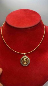 สร้อยคอช็อคเกอร์ทอง พร้อมจี้กังหันยันต์แปดทิศ ช่วยเสริมความเป็นสิริมงคล สวยหรูดูแพง สร้อยคอมีน้ำหนัก 2สลึง ความยาว 18 นิ้ว