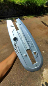 STENGKAS GRAND KATENGKAS KETANGKAS TUTUP RANTAI HONDA ASTREA GRAND BULUS IMPRESSA LEGENDA HITAM SILVER Bahan Tebal