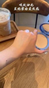 Maycheer Pressed Powder Oil Control Lasting Waterproof and Sweatproof compact powder