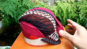 Blangkon Jogja Mataram Royal Quality Motif Kembang Gedang Modang Merah Marun