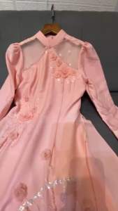 Áo dài hồng hỏi cưới sự kiện tay xẻ 4 tà hoa 3d