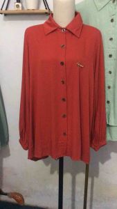 Kemeja Polos Tangan Panjang Wanita: Pilihan Terbaik untuk Acara Formal & Kerja