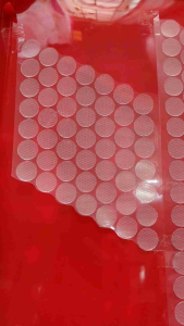 ตีนตุ๊กแกวงกลมแบบใสขนาด 1.5 ซม.มีกาวในตัว