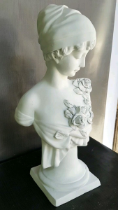 Tượng trang trí cô gái hoa hồng trang trí phòng khách sân vườn  cao 63cm